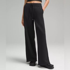 Scuba Mid-Rise Wide-Leg Pant
Full Length